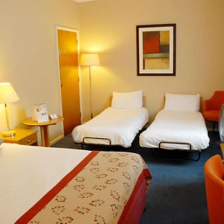 Oxford Witney Hotel Zewnętrze zdjęcie