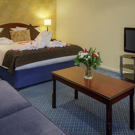 Oxford Witney Hotel Zewnętrze zdjęcie