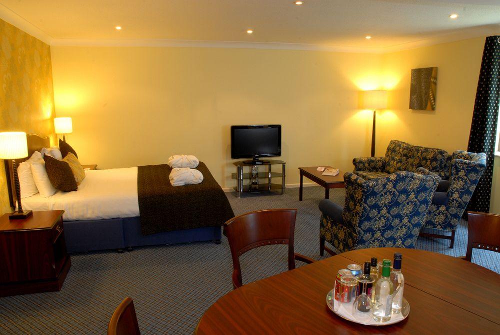Oxford Witney Hotel Zewnętrze zdjęcie