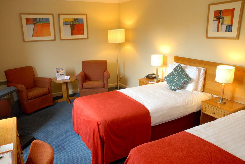Oxford Witney Hotel Zewnętrze zdjęcie