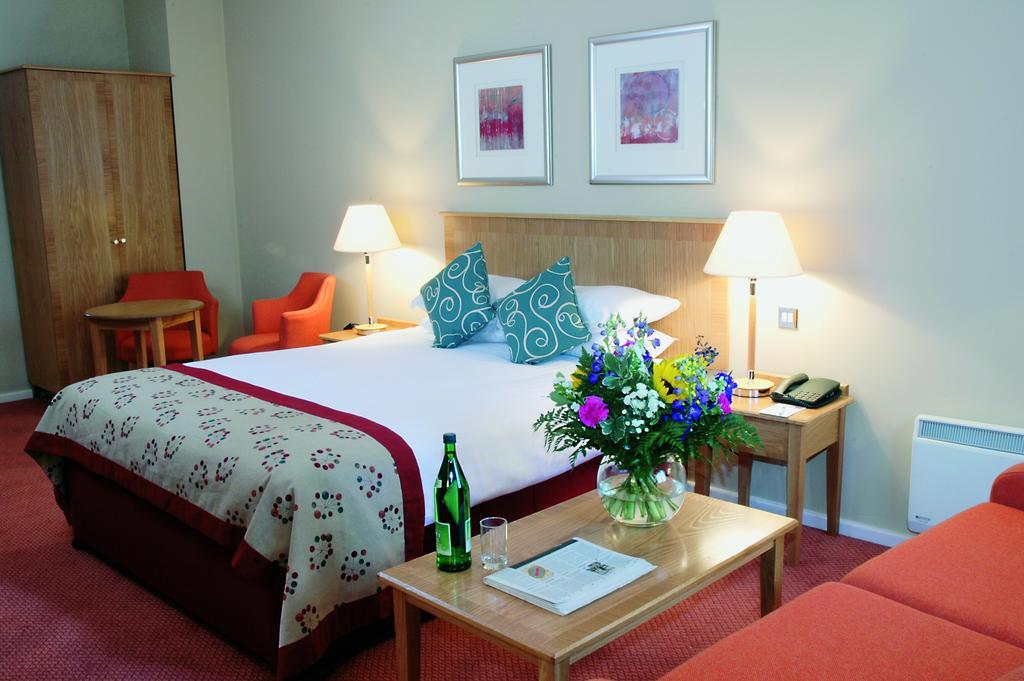 Oxford Witney Hotel Zewnętrze zdjęcie