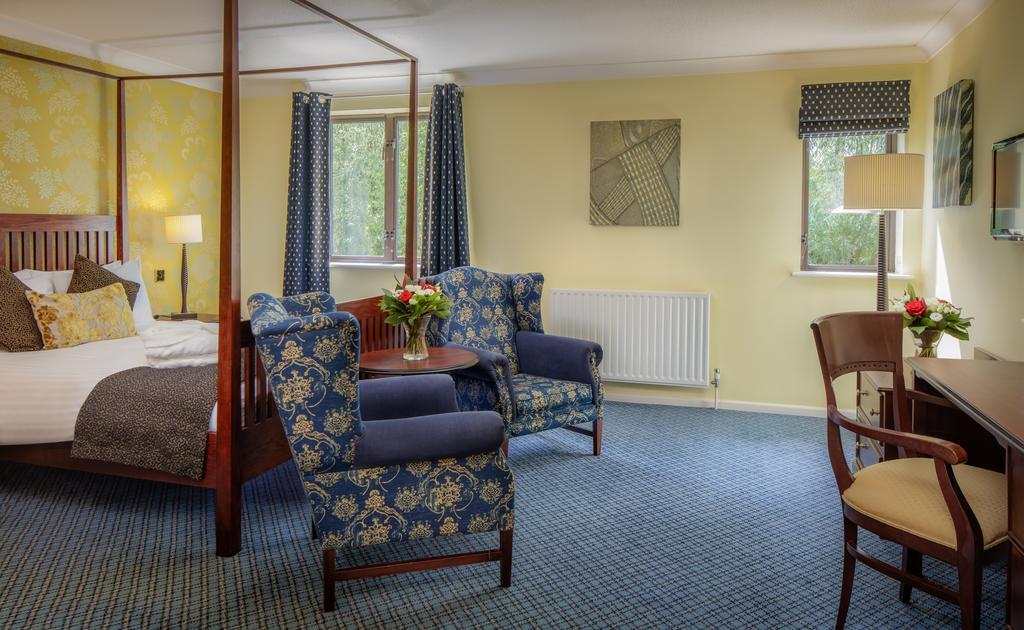 Oxford Witney Hotel Zewnętrze zdjęcie