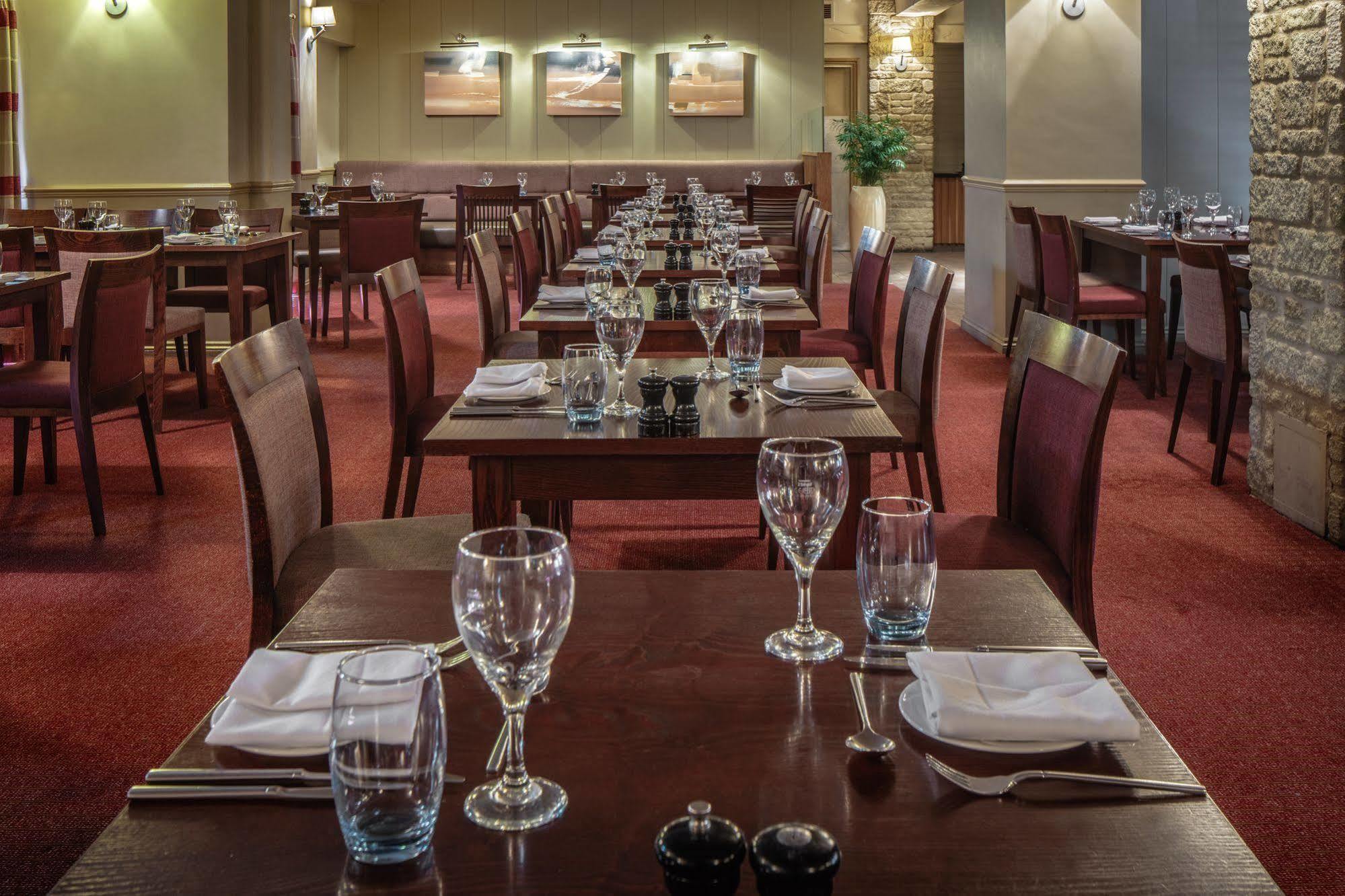 Oxford Witney Hotel Zewnętrze zdjęcie