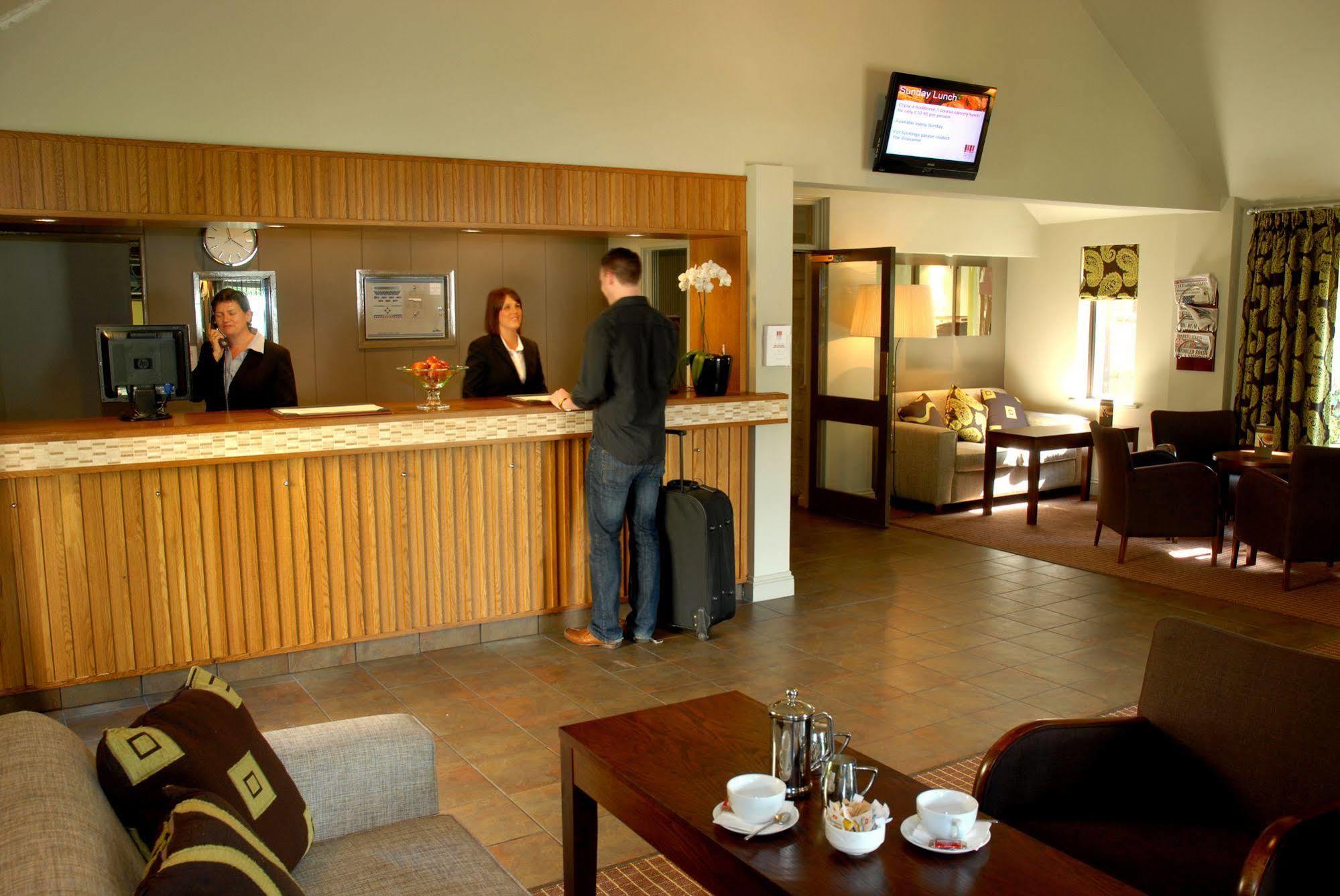Oxford Witney Hotel Zewnętrze zdjęcie