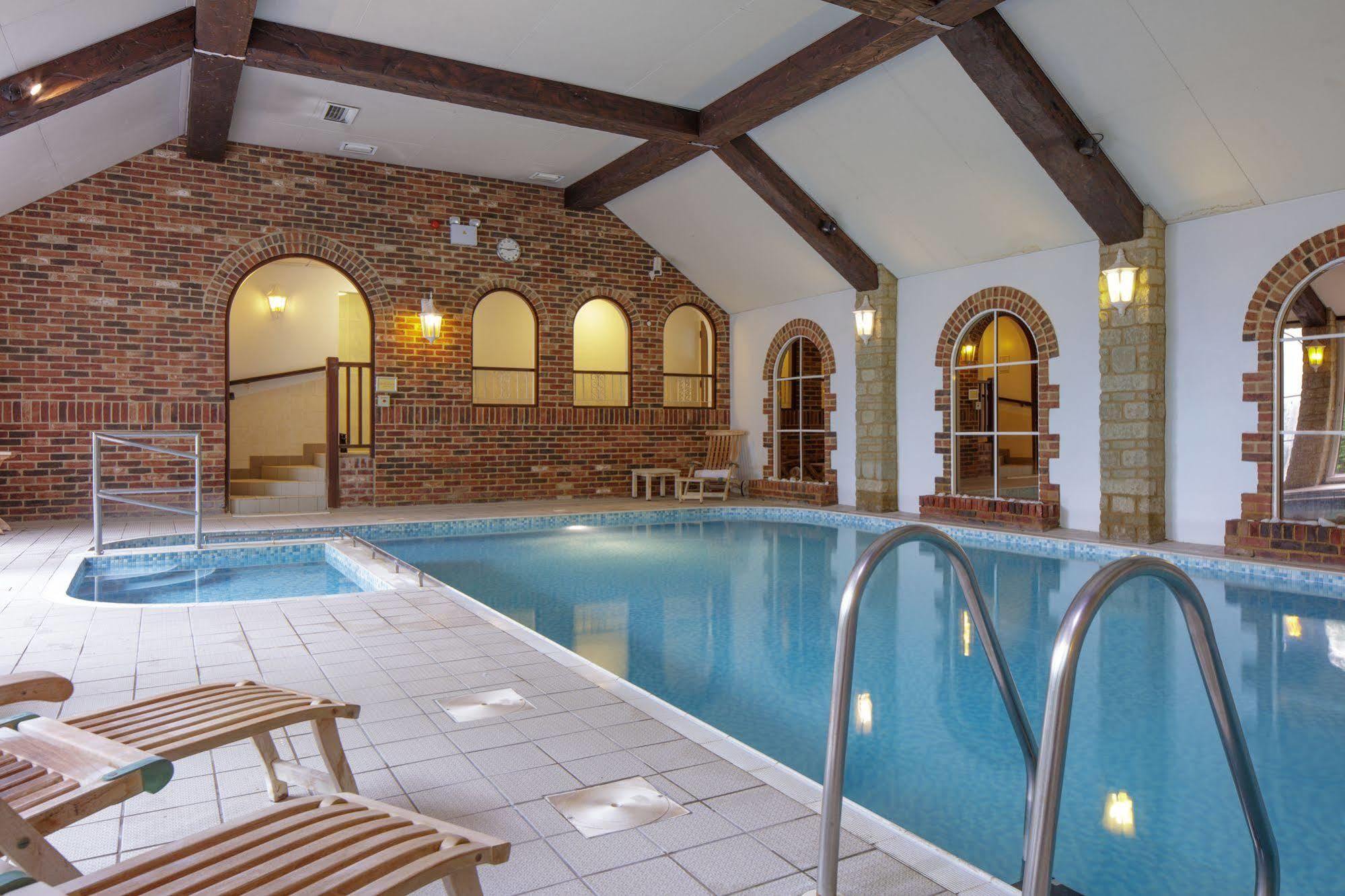Oxford Witney Hotel Zewnętrze zdjęcie